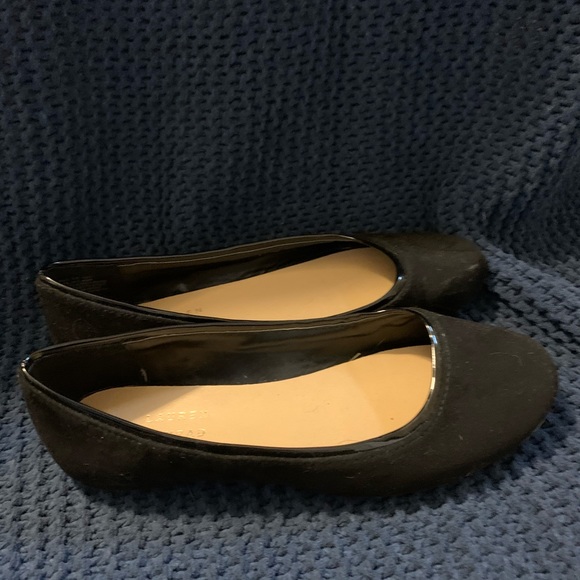Black Flats - Picture 2 of 3